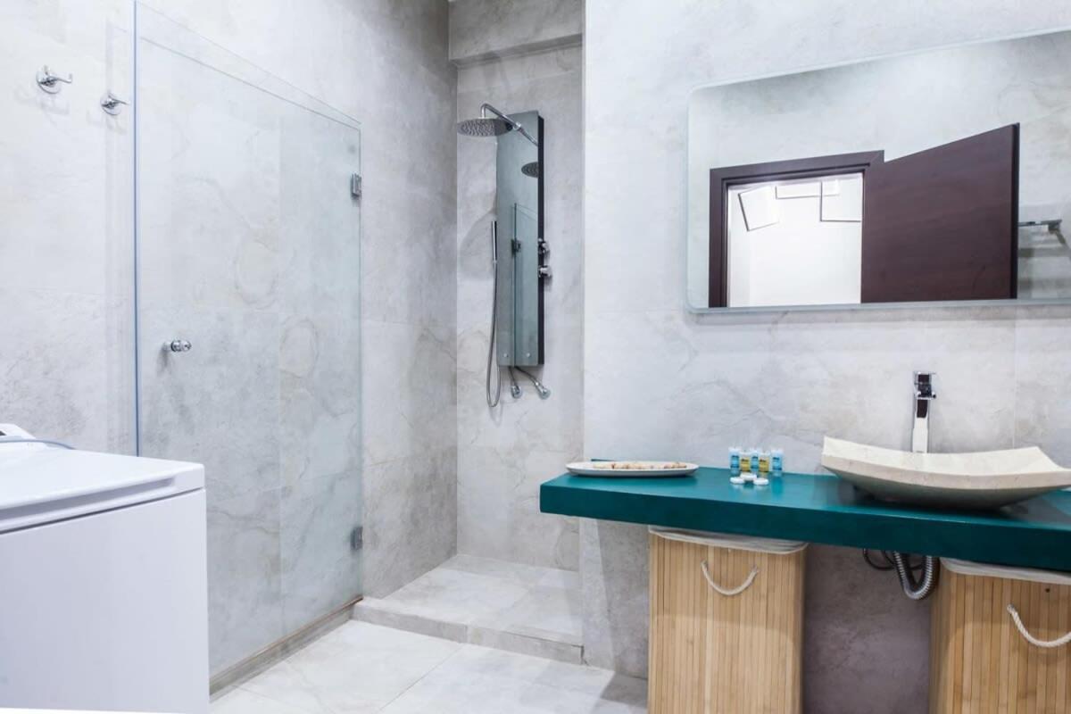 Beautiful Elegant Apartment Next To Monastiraki Atény Exteriér fotografie